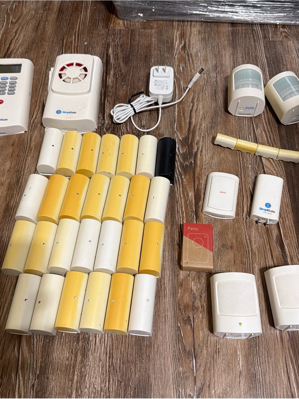 SimplySafe SecuritySystem BaseStation Keypad Panic Glass Break Motion Lot 41!!!
